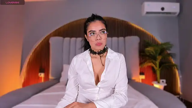 Isabellax21 online show from 02/18/26, 04:10