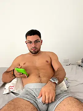 SantiGxxx33 online show from 11/12/25, 04:33