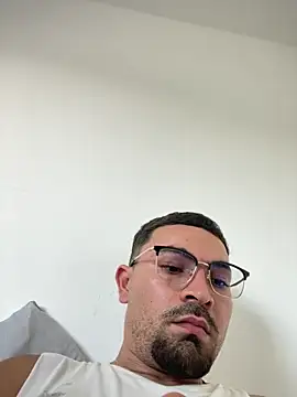 SantiGxxx33 online show from 10/20/25, 09:37