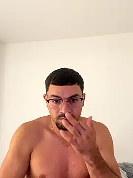 SantiGxxx33 online show from 10/23/25, 02:16