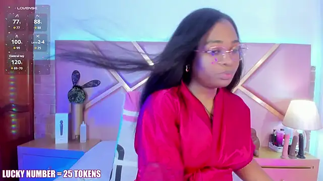 Snapshot of SophieSinclair chatting on 05/11/26, 12:17 SophieSinclair online show from 05/11/26, 12:17