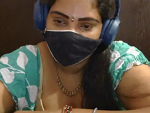 Snapshot of Nisha-telugu chatting on 10/18/25, 07:27 Nisha-telugu online show from 10/18/25, 07:27