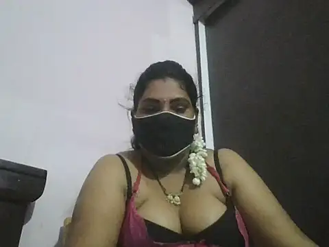 Snapshot of Nisha-telugu chatting on 10/05/25, 05:14 Nisha-telugu online show from 10/05/25, 05:14
