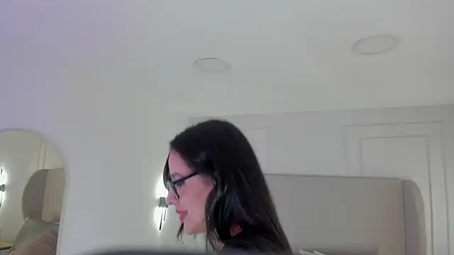 Snapshot of Dream_nena chatting on 10/03/25, 04:03 Dream nena online show from 10/03/25, 04:03