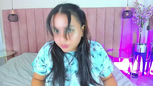 IvannaaVega online show from 10/18/25, 05:09