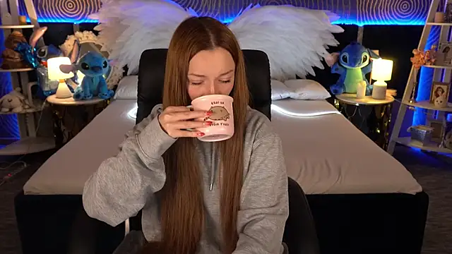 FoxyMayy online show from 11/19/25, 02:06