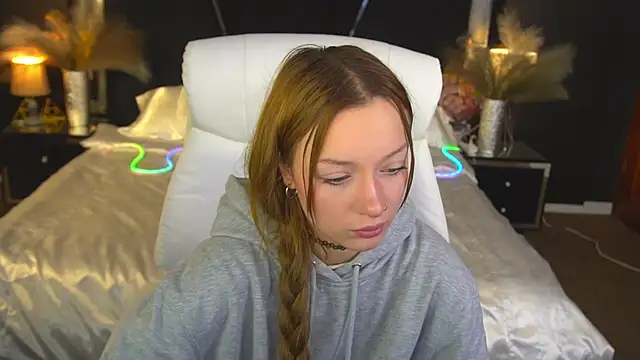 FoxyMayy online show from 11/30/25, 07:42