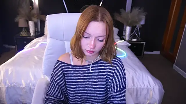 FoxyMayy online show from 10/04/25, 07:26