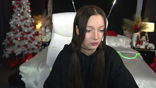 FoxyMayy online show from 12/16/25, 10:25