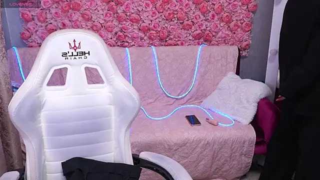 FoxyMayy online show from 04/13/26, 04:16