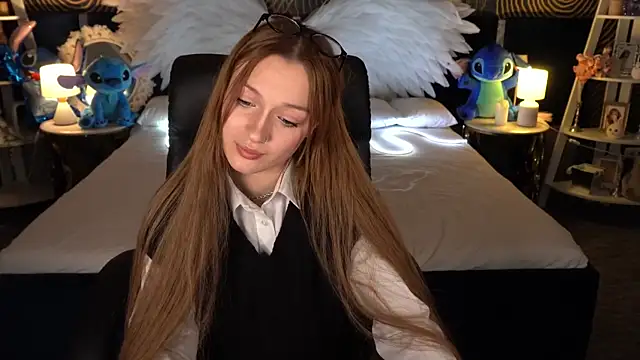 FoxyMayy online show from 11/21/25, 08:19