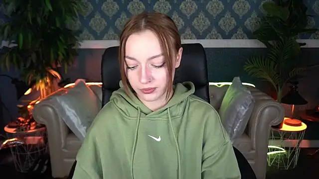 FoxyMayy online show from 04/17/26, 02:20