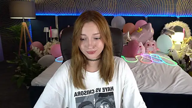 Snapshot of FoxyMayy chatting on 07/15/26, 05:47 FoxyMayy online show from 07/15/26, 05:47