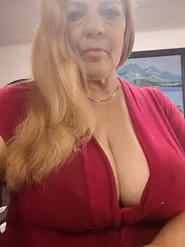 Snapshot of Casandra_Cruz chatting on 10/16/25, 01:52 Casandra Cruz online show from 10/16/25, 01:52