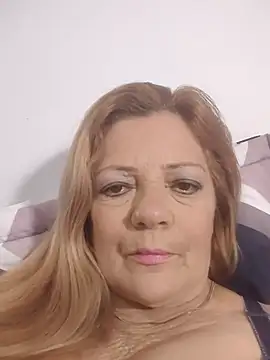 Snapshot of Casandra_Cruz chatting on 10/15/25, 01:37 Casandra Cruz online show from 10/15/25, 01:37