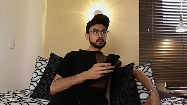 Axel Moon S online show from 12/18/25, 04:11