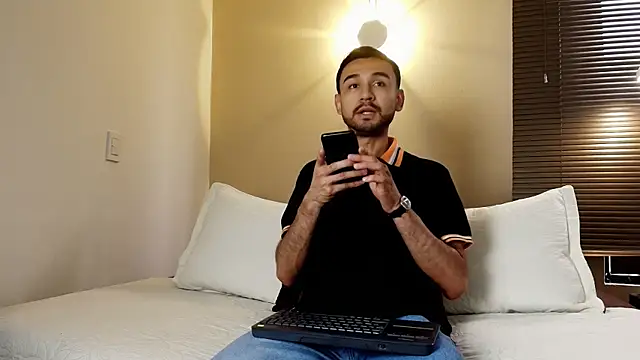 Axel Moon S online show from 11/25/25, 07:47