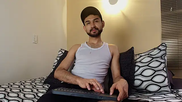 Axel Moon S online show from 12/17/25, 04:45