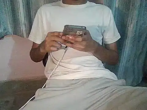 Snapshot of ash706339 chatting on 09/13/25, 05:46 ash706339 online show from 09/13/25, 05:46