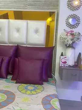 Leslie Bussh  online show from 04/19/26, 04:52