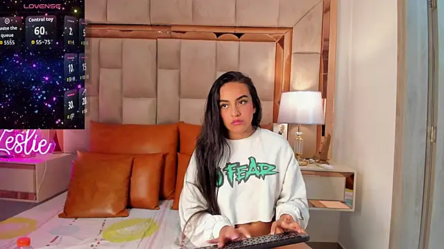 Snapshot of Leslie_Bussh_ chatting on 12/13/25, 08:04 Leslie Bussh online show from 12/13/25, 08:04