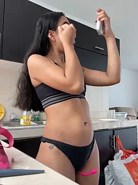 Leslie Bussh  online show from 03/04/26, 03:42