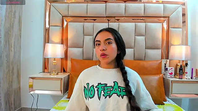 Snapshot of Leslie_Bussh_ chatting on 11/09/25, 11:03 Leslie Bussh online show from 11/09/25, 11:03