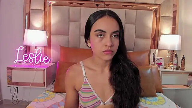 Snapshot of Leslie_Bussh_ chatting on 11/14/25, 08:01 Leslie Bussh online show from 11/14/25, 08:01