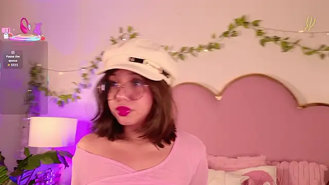 Lauuu2007 online show from 02/07/26, 09:12