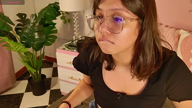 Lauuu2007 online show from 03/30/26, 09:05