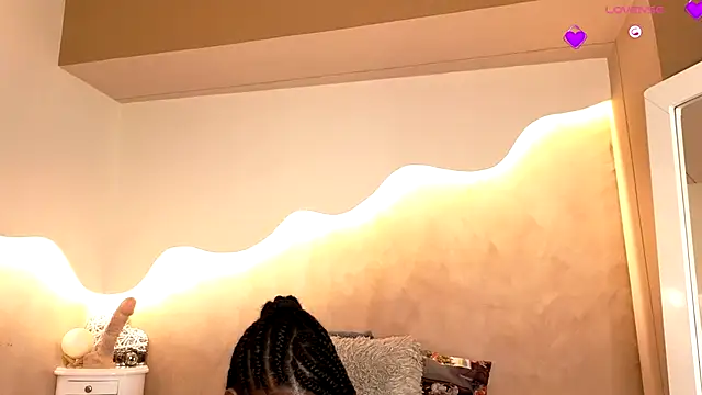 Kloee 12 online show from 10/11/25, 12:06