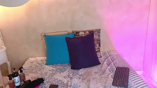 Snapshot of Kloee_12 chatting on 06/06/26, 01:49 Kloee 12 online show from 06/06/26, 01:49