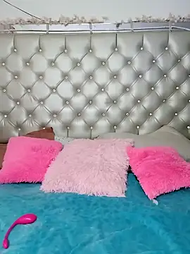 ZARAY 1118 online show from 12/15/25, 03:56