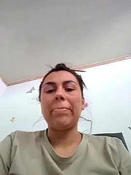 Snapshot of vanessa-titisM chatting on 04/12/26, 04:43 vanessa-titisM online show from 04/12/26, 04:43