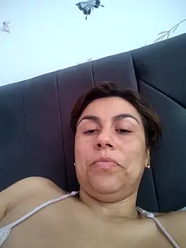 Snapshot of vanessa-titisM chatting on 05/10/26, 05:15 vanessa-titisM online show from 05/10/26, 05:15
