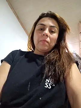 Snapshot of vanessa-titisM chatting on 04/24/26, 03:08 vanessa-titisM online show from 04/24/26, 03:08