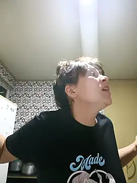 Snapshot of vanessa-titisM chatting on 03/26/26, 04:00 vanessa-titisM online show from 03/26/26, 04:00