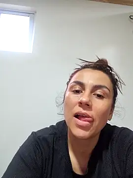 Snapshot of vanessa-titisM chatting on 04/13/26, 10:25 vanessa-titisM online show from 04/13/26, 10:25