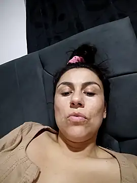 Snapshot of vanessa-titisM chatting on 03/15/26, 02:40 vanessa-titisM online show from 03/15/26, 02:40