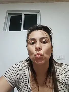 Snapshot of vanessa-titisM chatting on 07/04/26, 12:28 vanessa-titisM online show from 07/04/26, 12:28