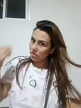 Snapshot of vanessa-titisM chatting on 07/05/26, 01:54 vanessa-titisM online show from 07/05/26, 01:54