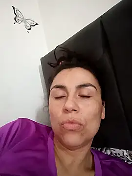 Snapshot of vanessa-titisM chatting on 03/17/26, 02:42 vanessa-titisM online show from 03/17/26, 02:42