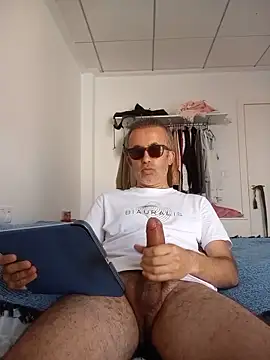 Snapshot of EmilioTaladdro chatting on 06/03/26, 08:26 EmilioTaladdro online show from 06/03/26, 08:26