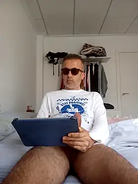 Snapshot of EmilioTaladdro chatting on 05/01/26, 05:56 EmilioTaladdro online show from 05/01/26, 05:56