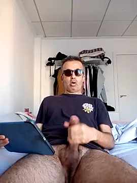 Snapshot of EmilioTaladdro chatting on 05/13/26, 05:36 EmilioTaladdro online show from 05/13/26, 05:36