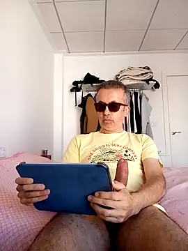 Snapshot of EmilioTaladdro chatting on 05/11/26, 08:38 EmilioTaladdro online show from 05/11/26, 08:38