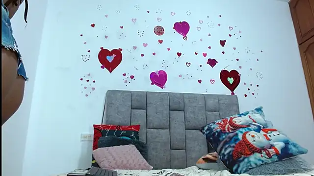 ebony joness online show from 12/14/25, 05:07