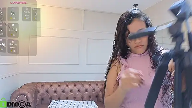 ArielBlossom    online show from 10/22/25, 11:20