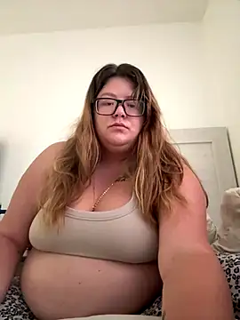 Snapshot of amberlynntun chatting on 10/15/25, 09:23 amberlynntun online show from 10/15/25, 09:23