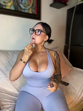 GabyMejiaa online show from 12/17/25, 10:04